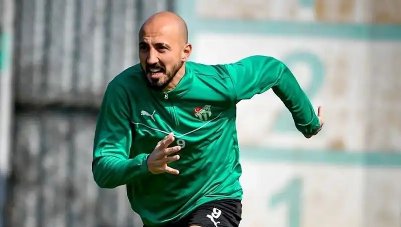 Milli Futbolcunun Kariyer Stratejisi: 2. Lig'de Yeni Bir Başlangıç