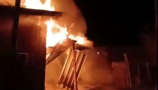 Karabük'te Yangın Faciası: İki Ev Kül Oldu, Evsiz Kaldılar