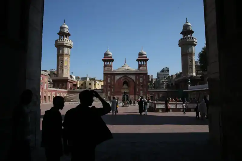 ** Babür İmparatorluğu'nun Mirası: 300 Yıllık Tarihi Yapının Gizemleri**