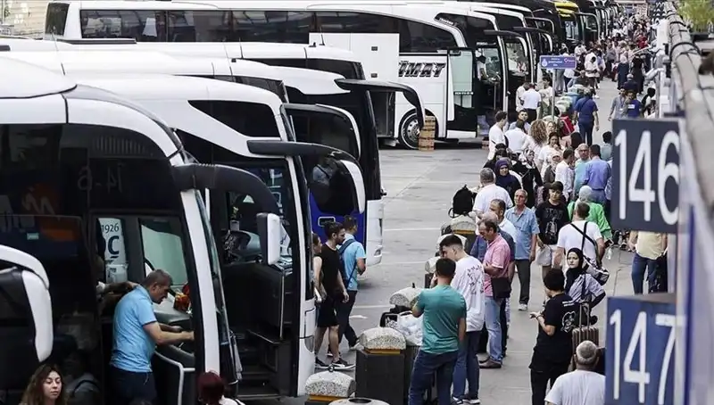 İstanbul'dan Kaçış: 369 Bin Kişi Şehri Terk Etti