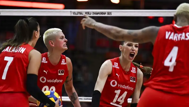 Türkiye-Japonya Voleybol Maçı: Filenin Sultanları Galibiyete Kilitlendi