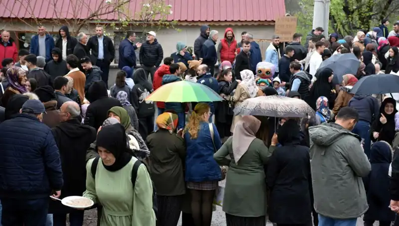Bir Asırlık Geleneğin Büyüsü: 12 Bin Kişi Bayramda Bir Araya Geldi!