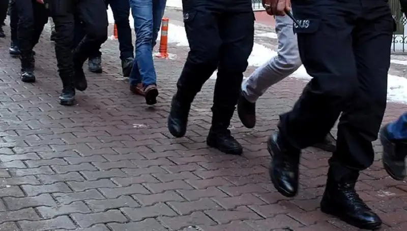 Antalya'da Büyük Silah Kaçakçılığı Operasyonu: Onlarca Gözaltı