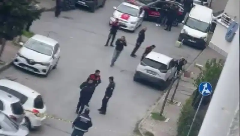 Yolda Yürüyen Adamın Başına Gelen Kurşun Yağmuru Olayı Şok Etti