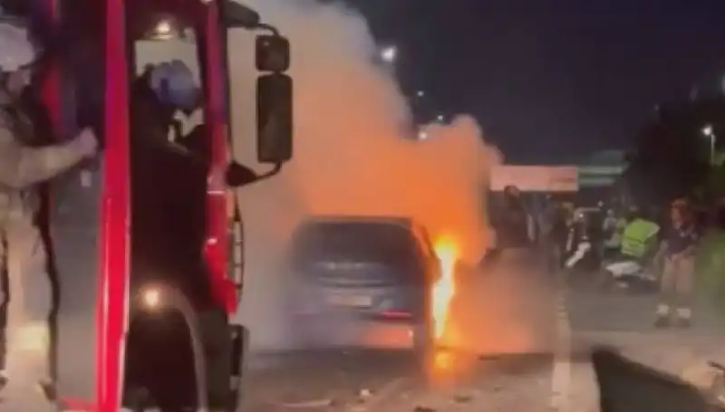 Otoyolda Bariyerlere Çarpan Araç Alev Alev Yandı: Korkunç Kaza!