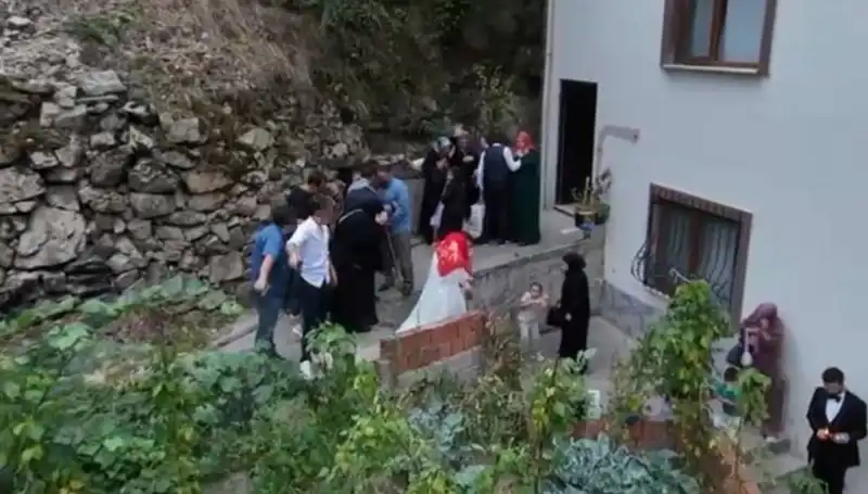 Düğün Töreninde Kanlı Anlar: Kurşunlar Sıkıldı, Kaçış anı Şok Etti!