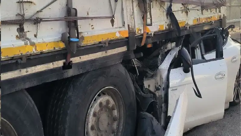 TIR'a Arkadan Saplanan Ok, Kazanın Boyutlarını Korkunç Hale Getirdi