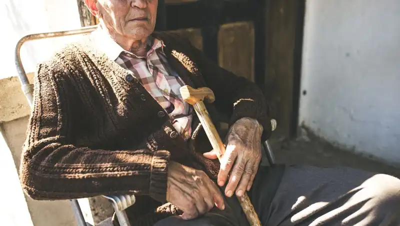 Yalnızlık ve İlgi Eksikliği: 100 Yaşındaki 16 Kişide Depresyon Vakası