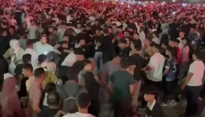 Konserde Bıçaklı Kavga: Üç Kişi Yaralandı, Olayın Ayrıntıları Şok Etti