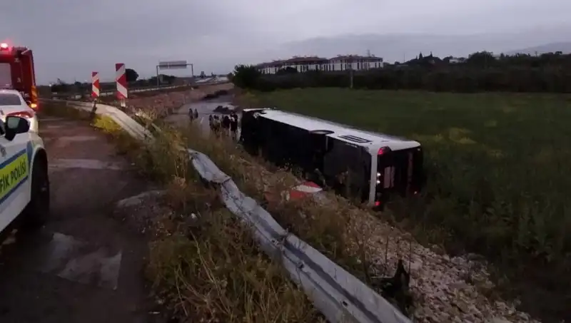Manisa'da Yolcu Otobüsü Kazasında Yaralılar: Korkutan Detaylar