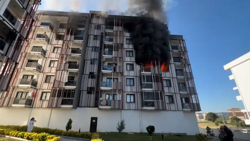 Çanakkale'de Sabahı Korku Dolu Bir Yangınla Karşıladılar