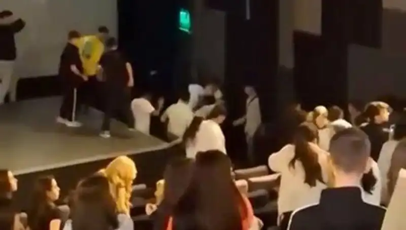Rapçi Çakal'ın Hayranları Arasında Şok Eden Kavga: Neler Oldu?