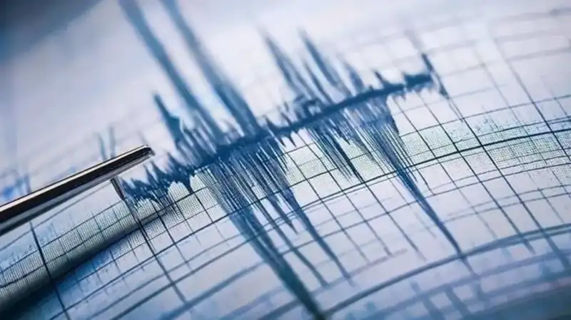 Ege Denizi'nde 4,8 Büyüklüğünde Deprem: Korku Dolu Anlar Yaşandı