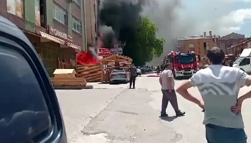 Ankara'da İş Yerlerinde Korkutan Yangın: Detaylar ve Son Durum