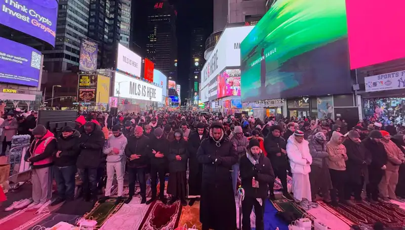 New York Times Meydanı’nda Tarihi Teravih Namazı İle Buluşma