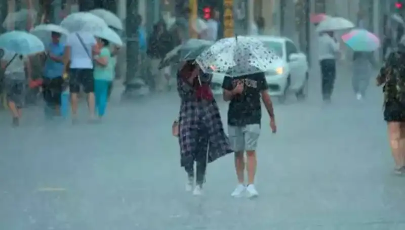 İstanbul'da Şiddetli Sağanak Yağış ve Yangın Bölgesinde Rüzgar Alarmı!