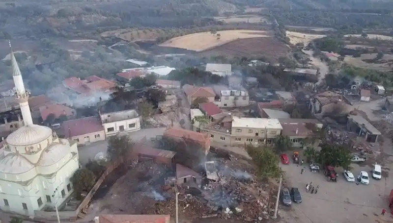 Çanakkale'de Orman Yangını: Havadan Görüntüler Ülke Gündemini Sarstı!