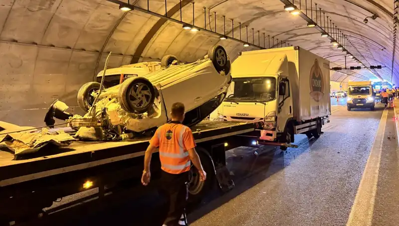 Kuzey Marmara Otoyolu'nda Otomobil ve Kamyonet Kaza Yaptı: Sesleri Duyan Şoke Oldu