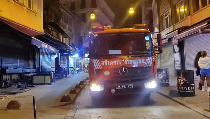 Beyoğlu'nda Asansör Boşluğuna Düşen Müşteri Hayatını Kaybetti mi?