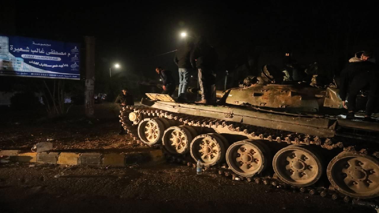 Rejim karşıtı güçler Humus'ta stratejik önemdeki ilçeyi ele geçirdi