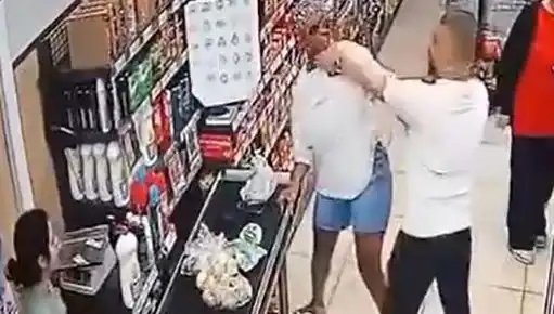 Marketteki Kasa Sırasında Yaşanan Sarsıcı Olay: Anne ve Çocuğuna Saldırı