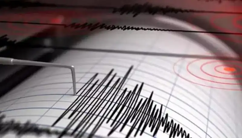 Ege Denizi'nde Beklenmedik Deprem: Sarsıntı 4.1 Büyüklüğünde Gerçekleşti