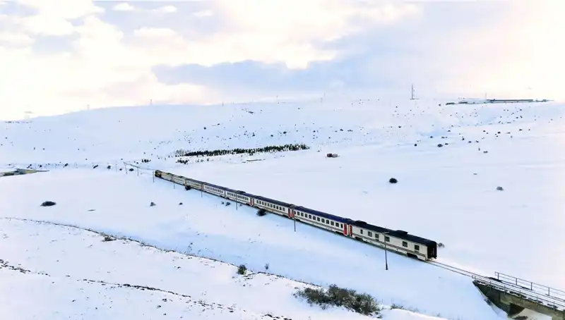 Karlı Ovalarda Masalsı Bir Yolculuk: Turistik Doğu Ekspresi