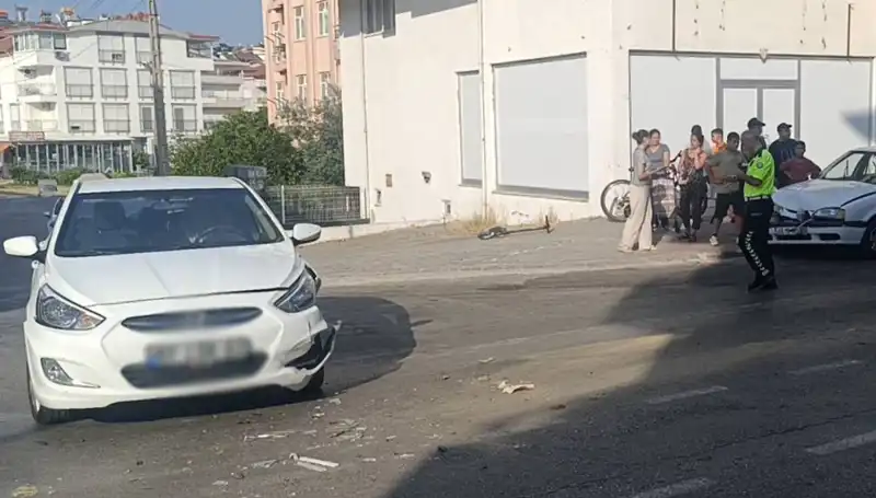 Antalya'da Feci Kaza: İki Otomobil Çarpıştı, Dikkat Çekici Detaylar Ortaya Çıktı