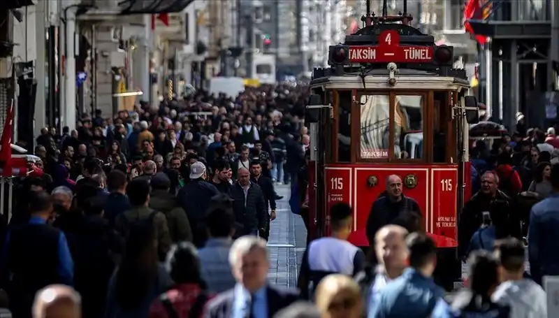 Türkiye'nin Nüfusu 2023'te Tarihi Rekor Kırarak Yükseldi