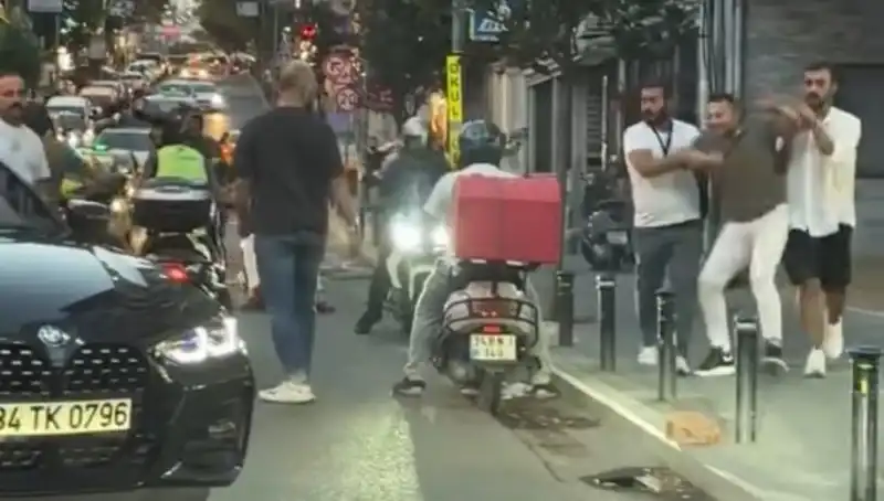 Nişantaşı'nda Yol Verme Kavgasında Sopalı Saldırı: Kadın Dehşeti Yaşadı