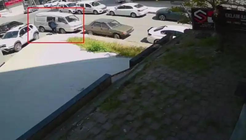 Aracını Çalmak İsteyen Hırsızı Şaşırtan An: Suçüstü Yakalandı!