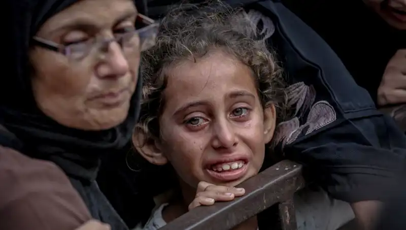 Gazze'de Açlık Savaşları: İsrail Askerinin Şok Eden Gıda Gömmesi