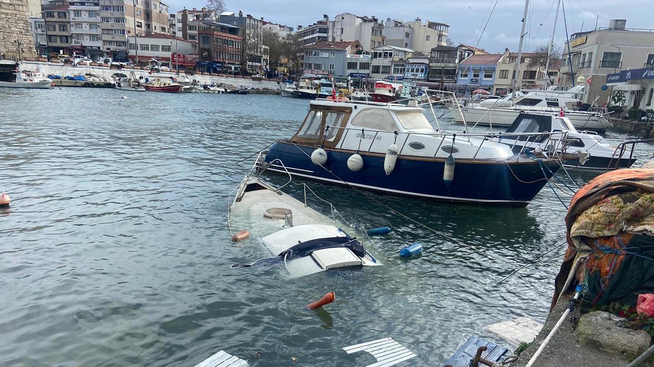 Çanakkale'de kuvvetli yağışın sebep olduğu tekne batarak facia yaşandı