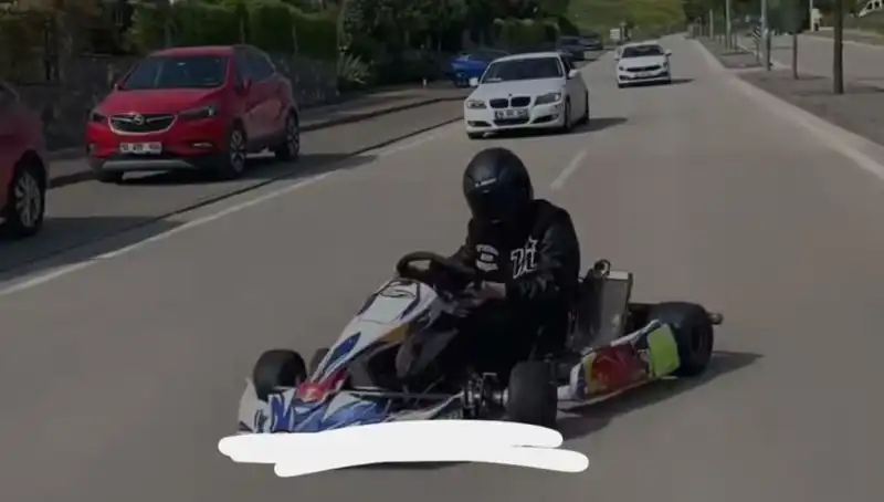 Go-Kart Sürücüsünün Tehlikeli Drift Gösterisi Yolda Kazalara Davetiye Çıkardı