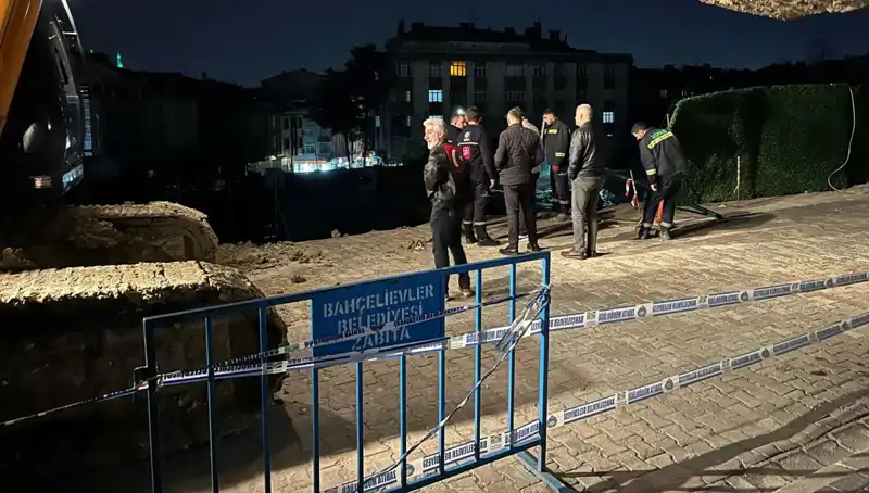 İstanbul'da Büyük Tehlike: İnşaat Çalışmasında Yol Çöktü