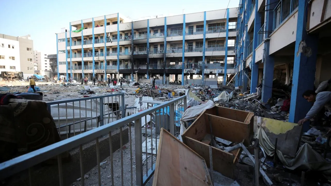 İsrail, Gazze’de BM Okulunu Vurdu: Çocuk Felci Aşısı Planı Kesintiye Uğradı