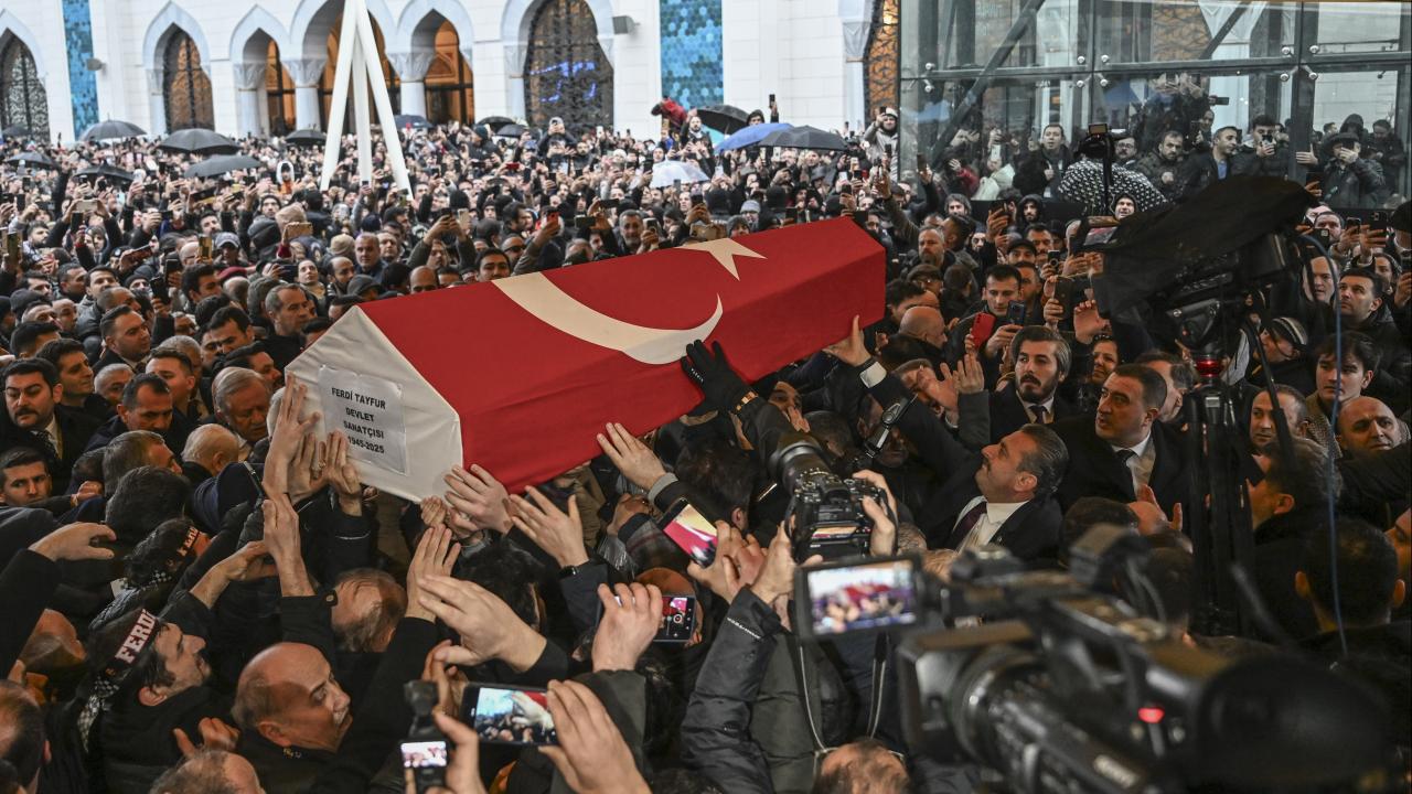 Türk Sinemasının Dev İsmi Ferdi Tayfur Son Yolculuğuna Uğurlandı