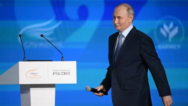 Rusya'da Yabancı Ajan Yasası: Putin'in İmzaladığı Değişiklikler Neleri Kapsıyor?