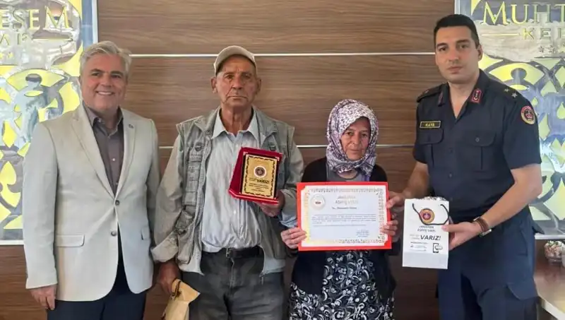 Tek Varlıkları Olan Evi Jandarmaya Bağışlayan Ailenin Duygulandıran Hikayesi