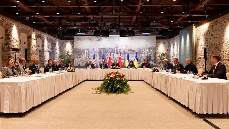 Barış Masasında Kritik Gün: Üçlü Toplantı Başladı ve Umutlar Yeniden Canlandı