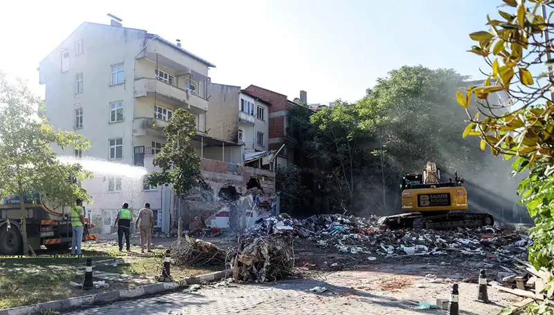 Sındırgı'da Sürekli Artçı Sarsıntılar: 4.0, 3.6 ve 3.9 Şiddetindeki Depremler