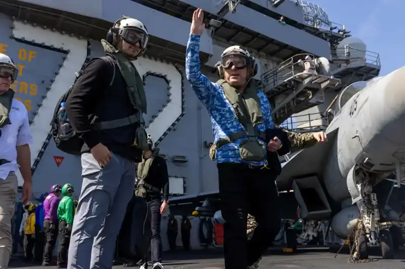 ABD'nin Umman Ekipleri, Savaş Gemisi Ziyareti ile Diplomasiyi Güçlendiriyor