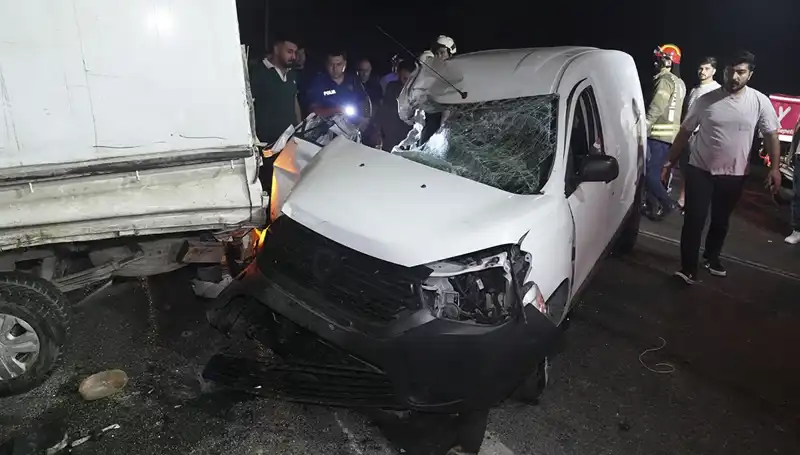 İstanbul'da Trafik Kazası: Üç Kişi Yaralandı!