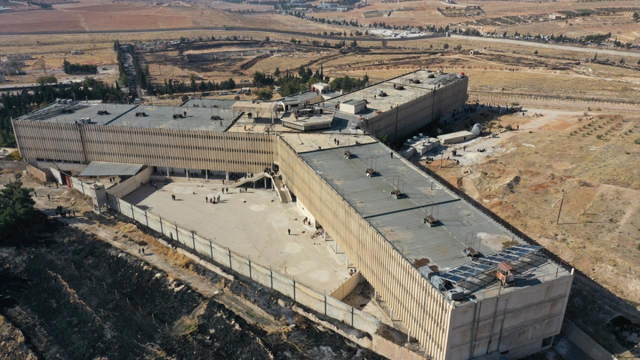 Esedin Sednaya Hapishanesi: İnsanlığa karşı işlenen suçlar