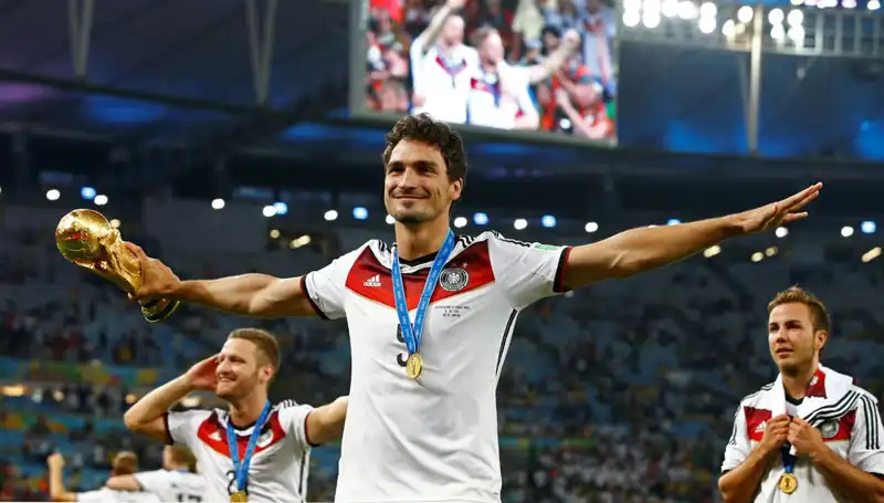 Hummels Futbol Kariyerine Veda Ediyor: Alman Yıldız Emeklilik Kararını Açıkladı