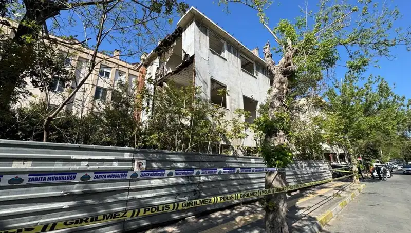 Bakırköy’de Metruk Bina Depremle Kısmen Çöktü: Olayın Ayrıntıları