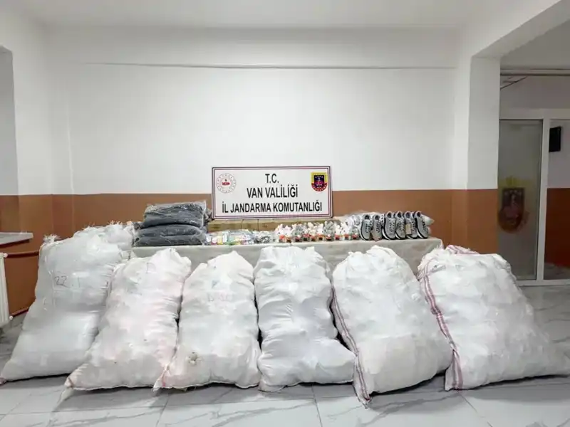 Van'da Kaçakçılığa Geçit Yok: 4 Milyon TL'lik Malzeme Ele Geçirildi