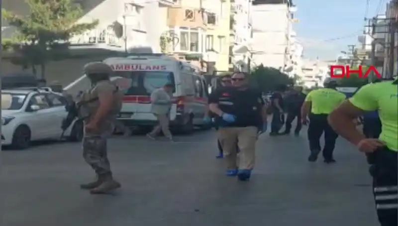 İzmir'de Karakola Saldırı: İki Polis Şehit, Bir Yaralı