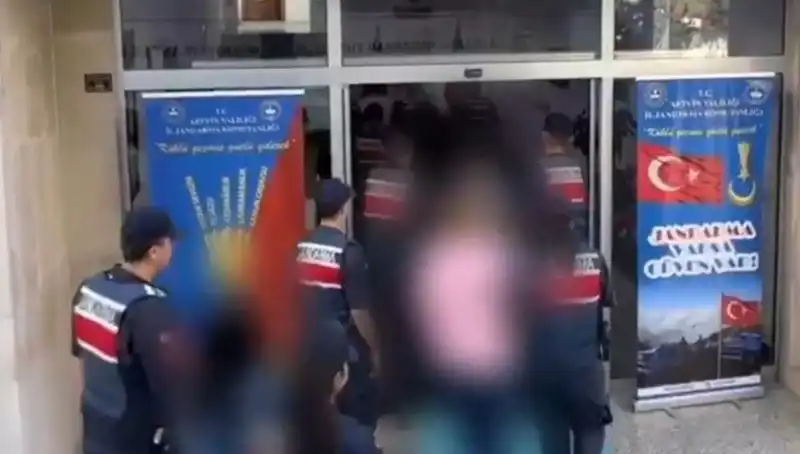 Türkiye Genelinde FETÖ'ye Yönelik Operasyonlarda 65 Kişi Tutuklandı