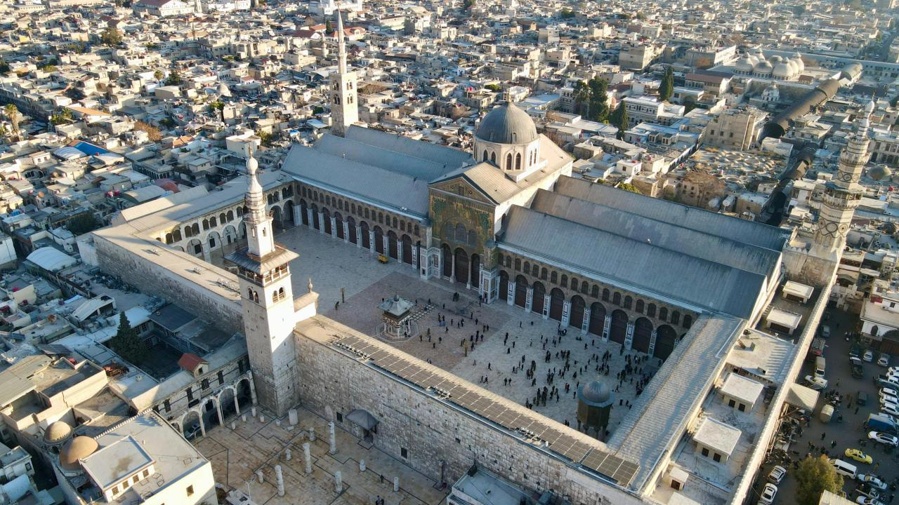 Suriye'de Halk, Özgürlük Bayramını Camilerde Kutladı